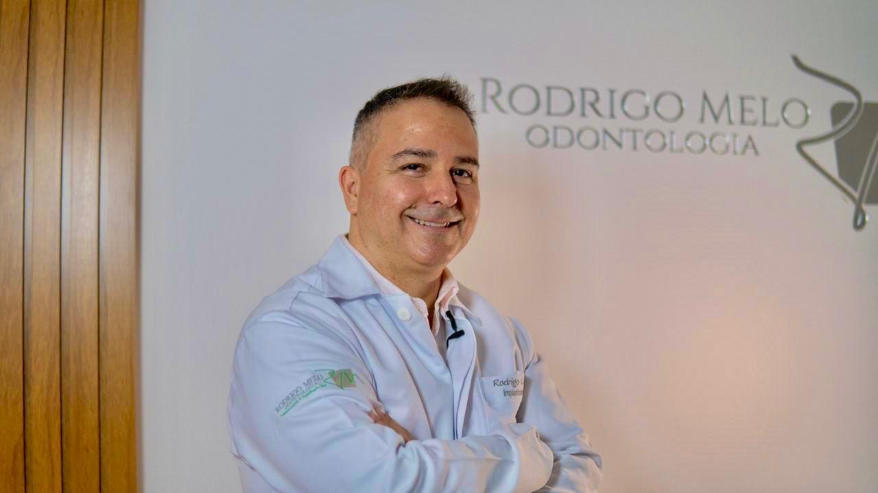 Dr. Rodrigo Melo, Implantodontista